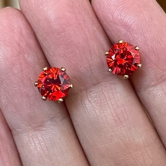 Vintage Jewelry - 4.0 carat fire red cubic zirconia gold tone stud earrings